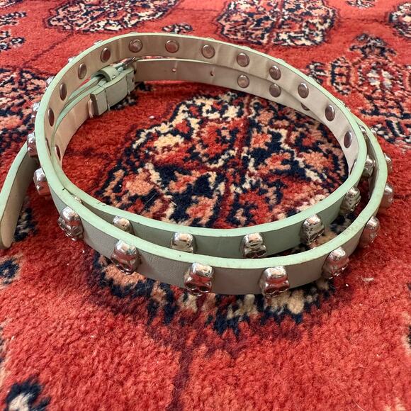 Skull Encrusted Light Green Skinny Belt UNUSED Medium 1/2 x 38 inches - Picture 2 of 10